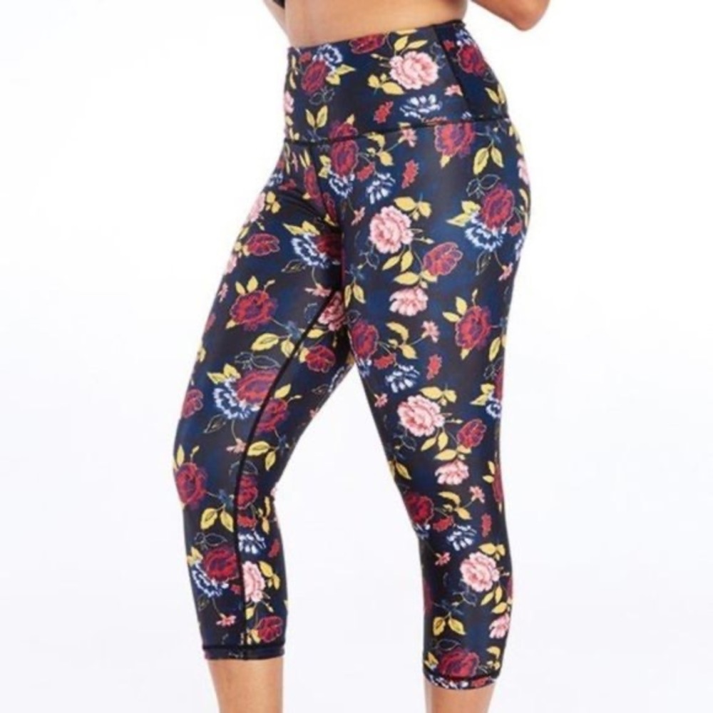 Ruby Ribbon | Reversible Floral Crop Yoga Leggings Black Activewear